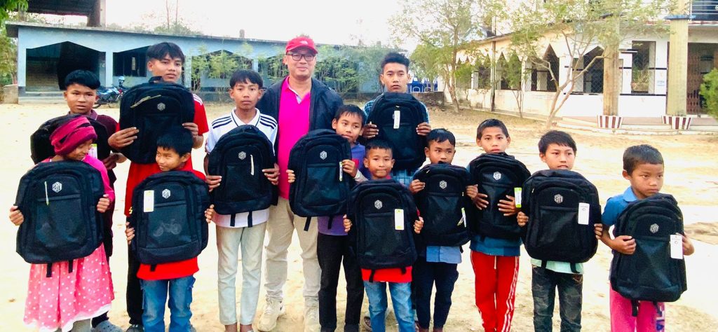 খাগড়াছড়ির চম্পাঘাট অনাথ আশ্রমের শিশুদের মাঝে স্কুল ব্যাগ বিতরণ