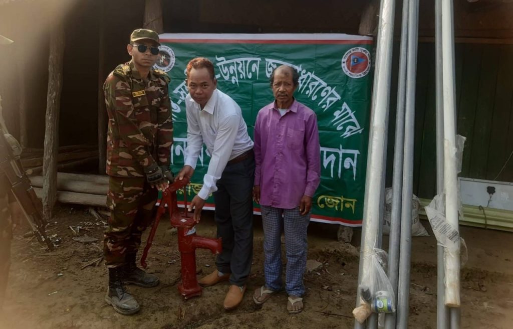 বিলাইছড়ির দুর্গম পাহাড়ে সেনাবাহিনীর বিশুদ্ধ পানির প্রকল্প