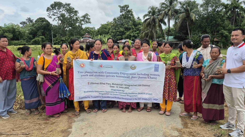 পরিবেশ সুরক্ষা ও জলবায়ু সহনশীলতা গড়ে তোলার লক্ষ্যে খাগড়াছড়িতে ব্যতিক্রমী বৃক্ষরোপণ