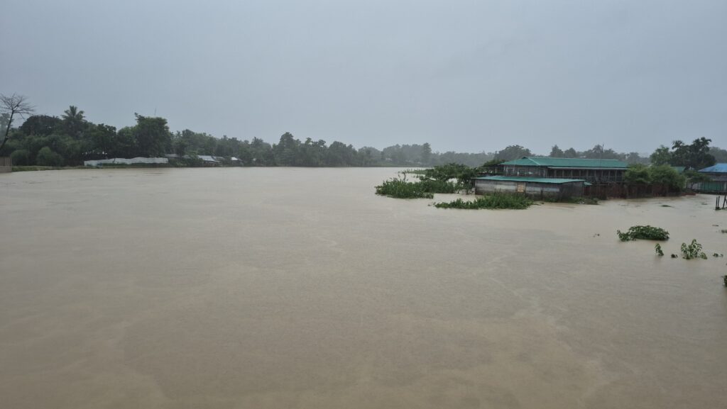 টানা বর্ষণে খাগড়াছড়ির নিচু এলাকা প্লাবিত, পানিবন্দী মানুষ রয়েছে পাহাড় ধসের ঝুঁকি