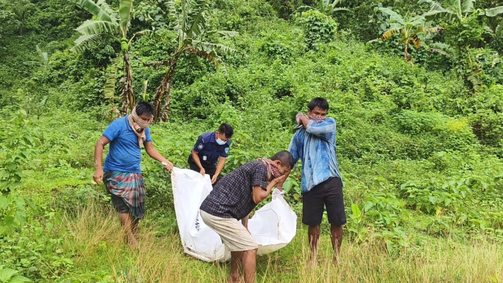 মহালছড়িতে জঙ্গল থেকে অজ্ঞাত নারীর অর্ধগলিত মরদেহ উদ্ধার