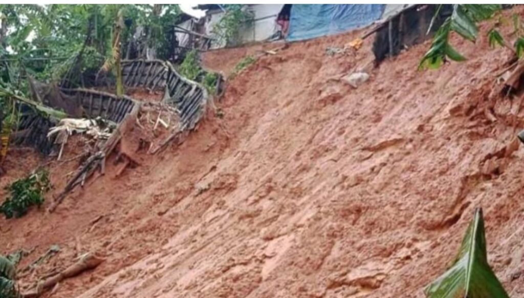 লামায় ভয়াবহ পাহাড়ধসে ৫ জনের মৃত্যু